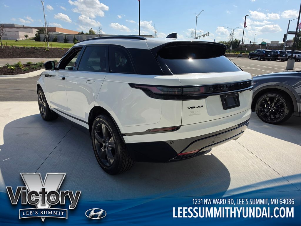 Used 2025  Land Rover Dynamic SE image 3
