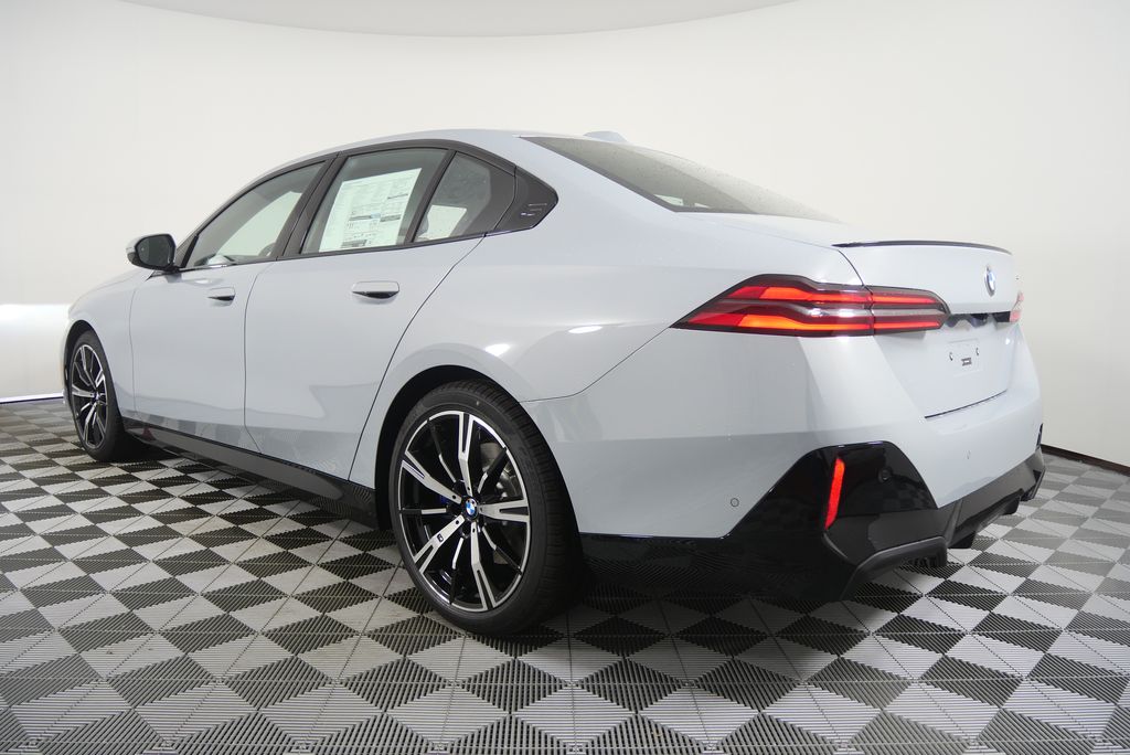 Thumbnail: 2026 BMW 5 Series - 5