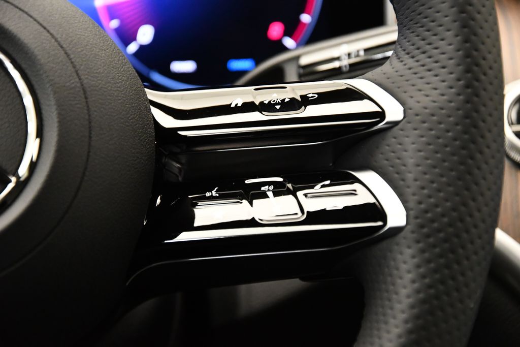 Thumbnail: 2025 Mercedes-Benz GLC - 23