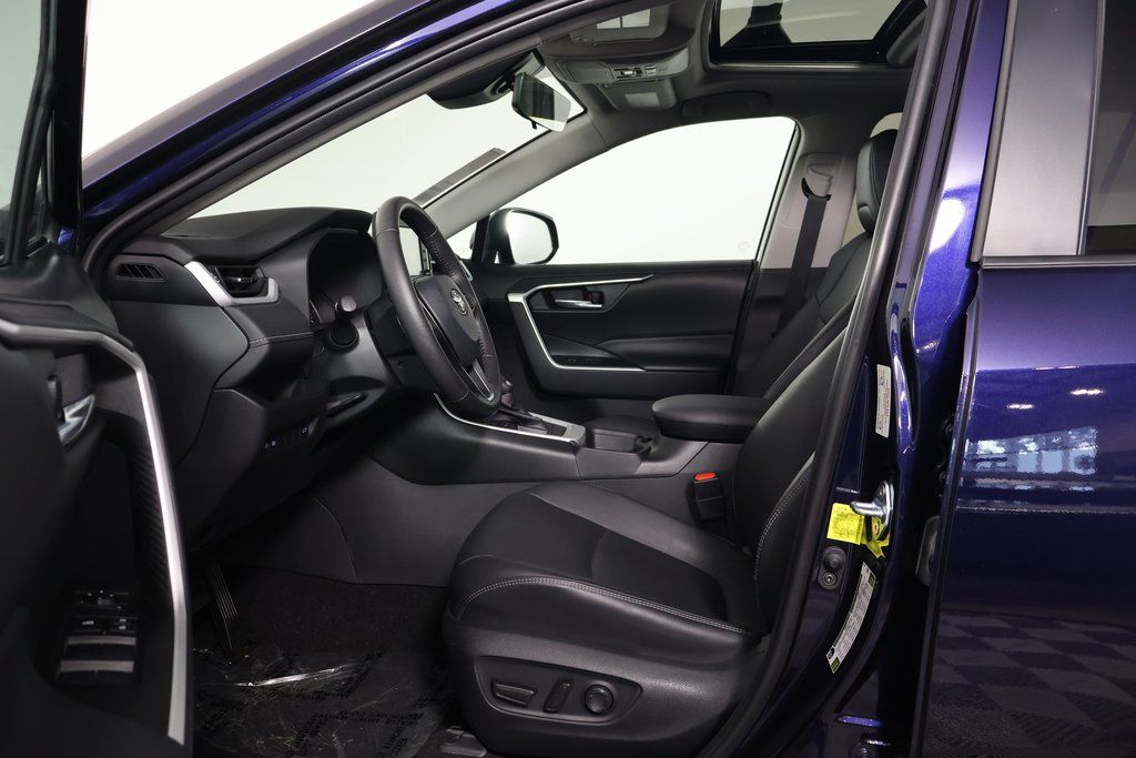 Thumbnail: 2021 Toyota RAV4 - 10