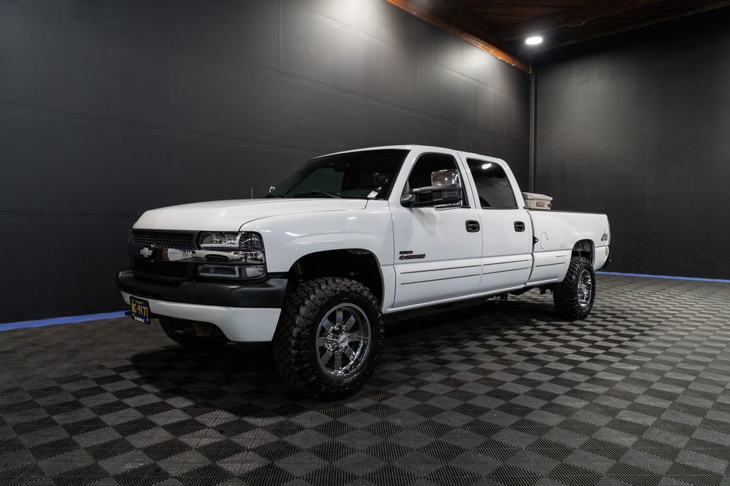 Summit White 2002 Chevrolet Silverado 2500HD LS Crew Cab 4WD Pickup Truck Four-Wheel Drive 5-Speed Automatic Overdrive