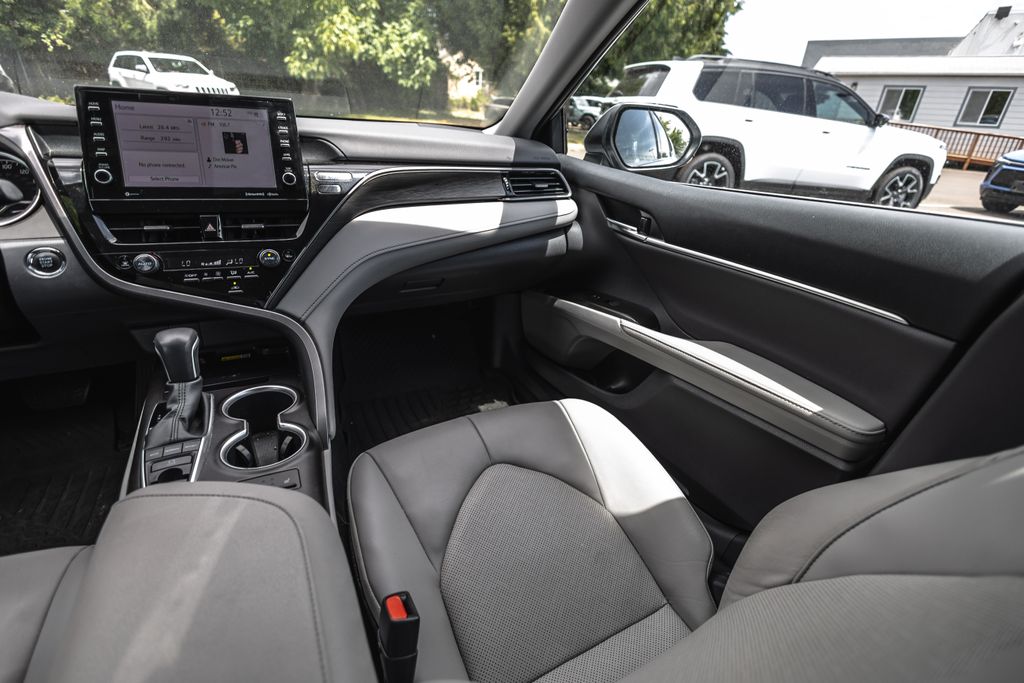 2022 Toyota Camry XLE thumbnail 22