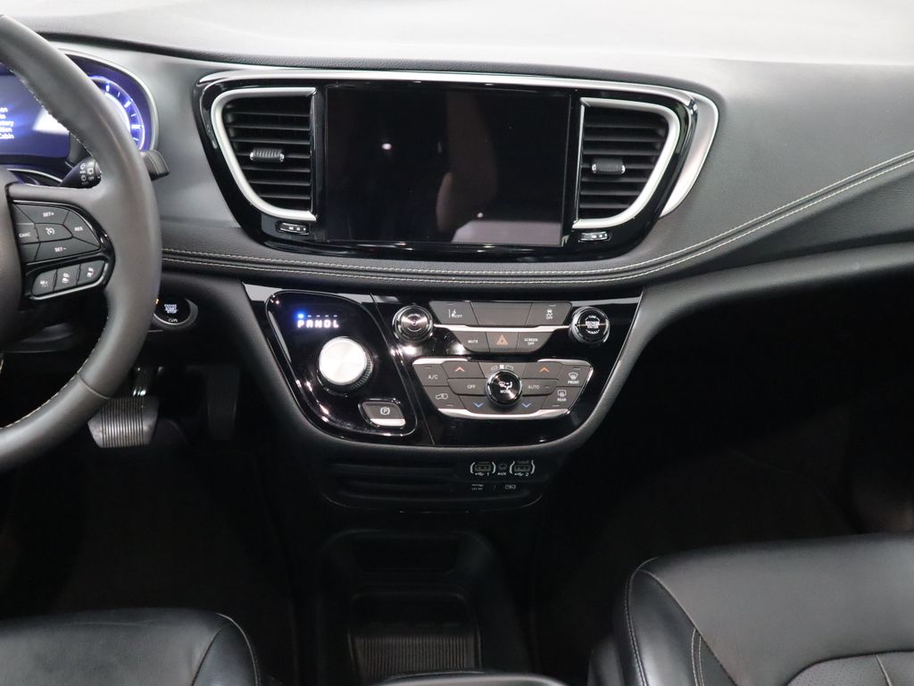 Thumbnail: 2022 Chrysler Pacifica - 12