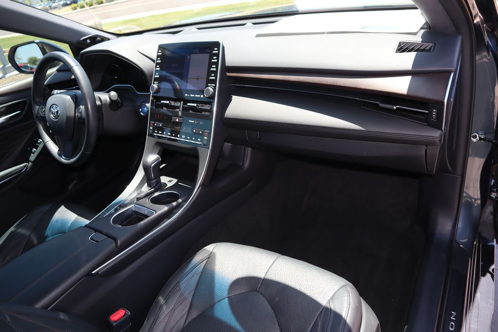 2021 Toyota Avalon Limited 17