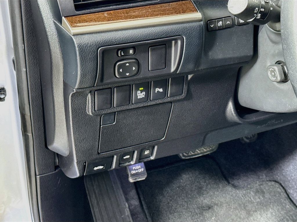 Thumbnail: 2014 Lexus ES - 10