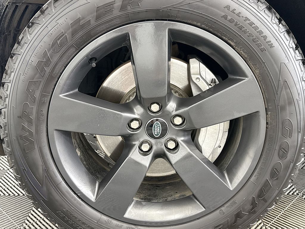 Thumbnail: 2022 Land Rover Defender - 31