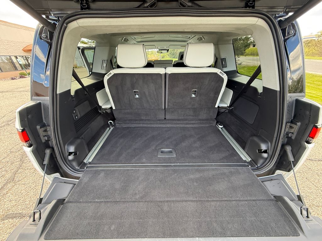 Rivian R1S