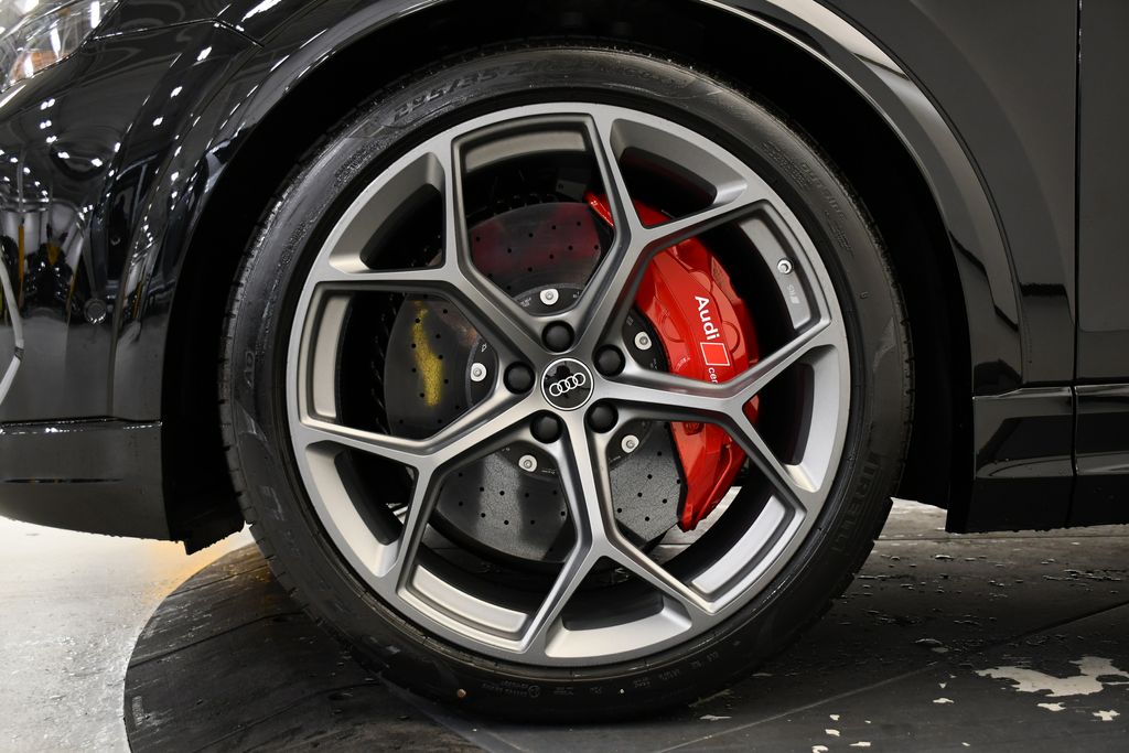 Thumbnail: 2026 Audi RS Q8 - 12