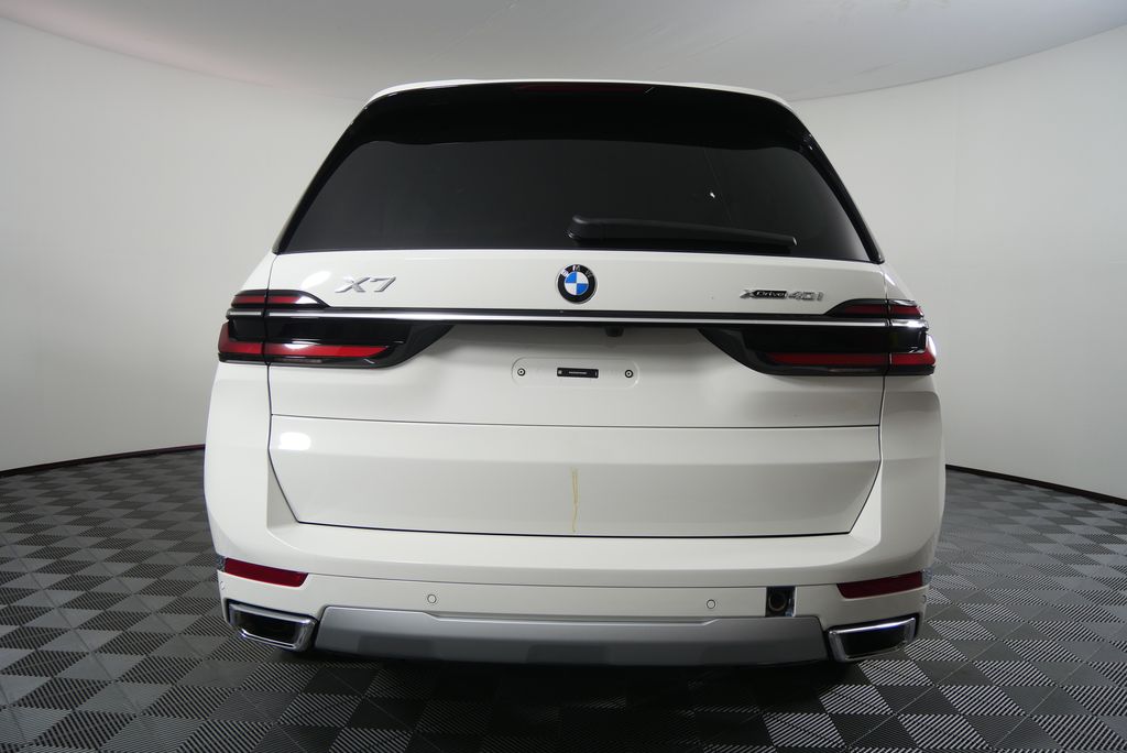 Thumbnail: 2026 BMW X7 - 4
