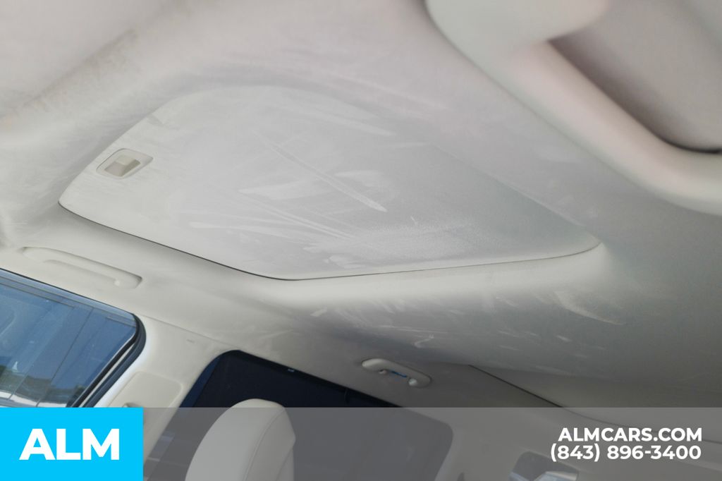Used 2025 White Hyundai Calligraphy image 8