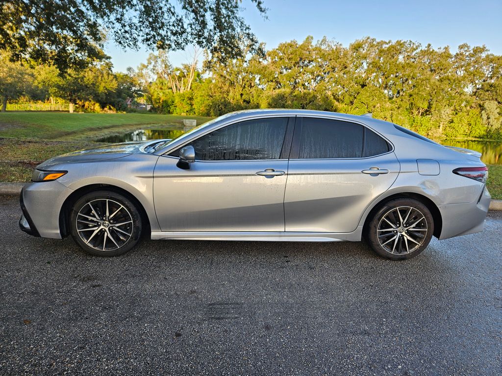 2024 Toyota Camry SE 2