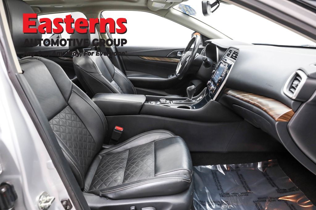 Used 2018 Silver Nissan Platinum image 26