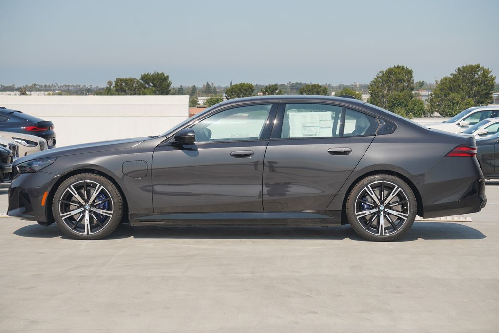 Thumbnail: 2026 BMW 5 Series - 4