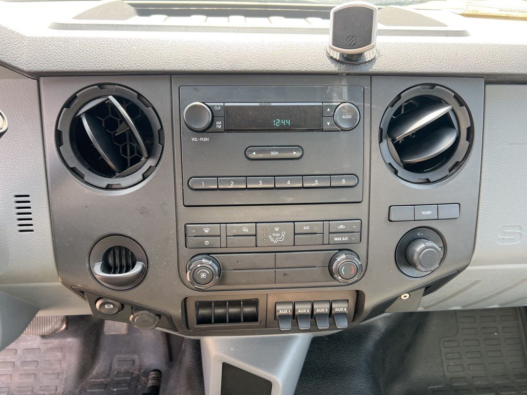 2016 Ford F-650 - Photo 12