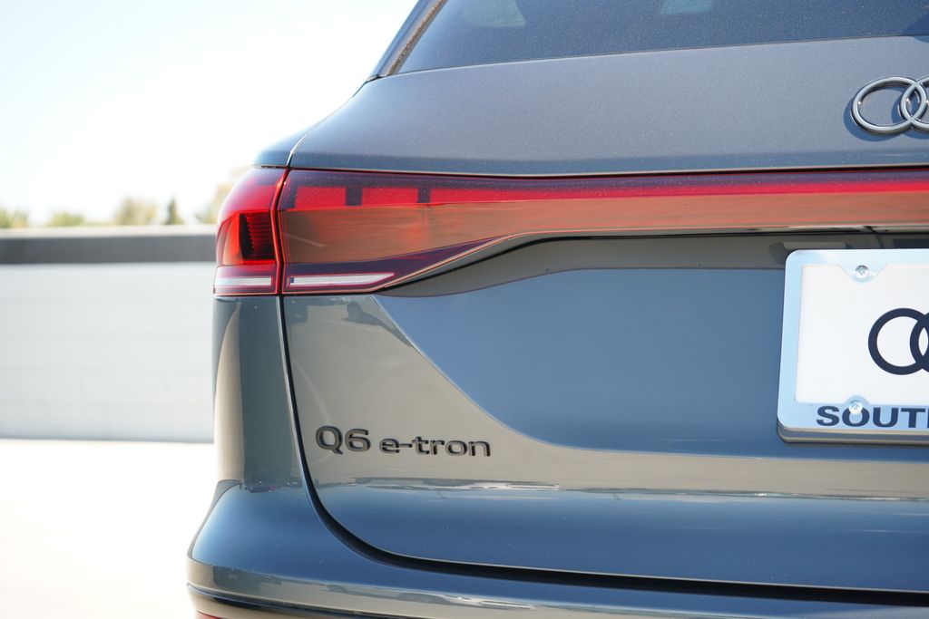 Thumbnail: 2027 Audi Q6 e-tron - 8