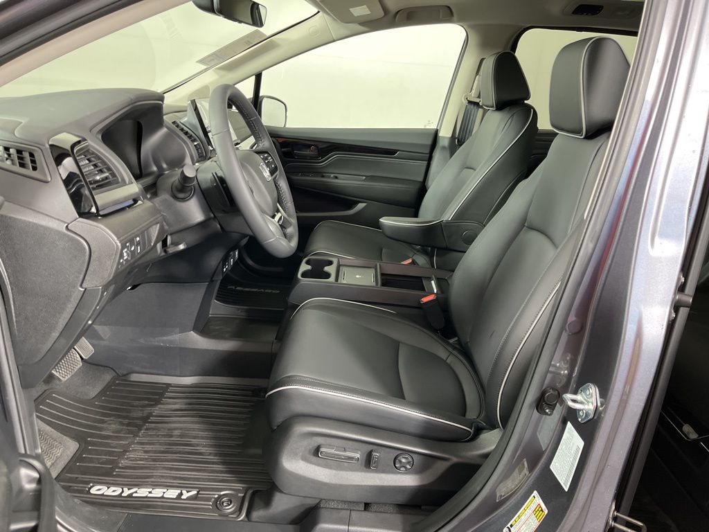 2025 Honda Odyssey Touring 28