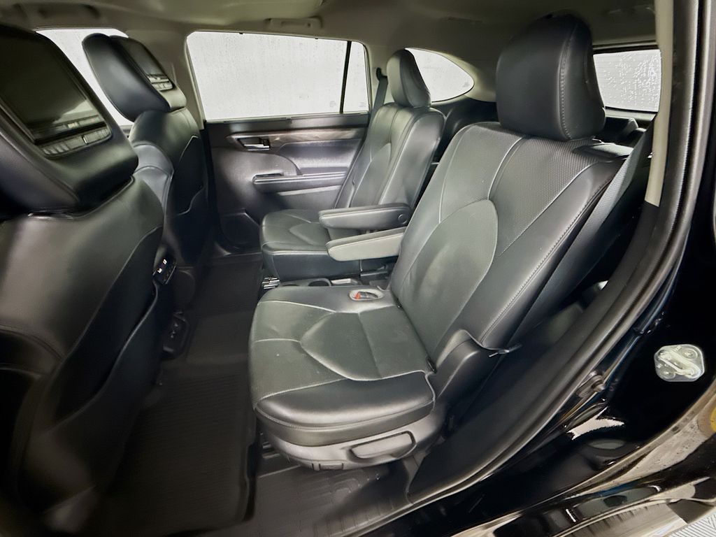 Thumbnail: 2020 Toyota Highlander - 26
