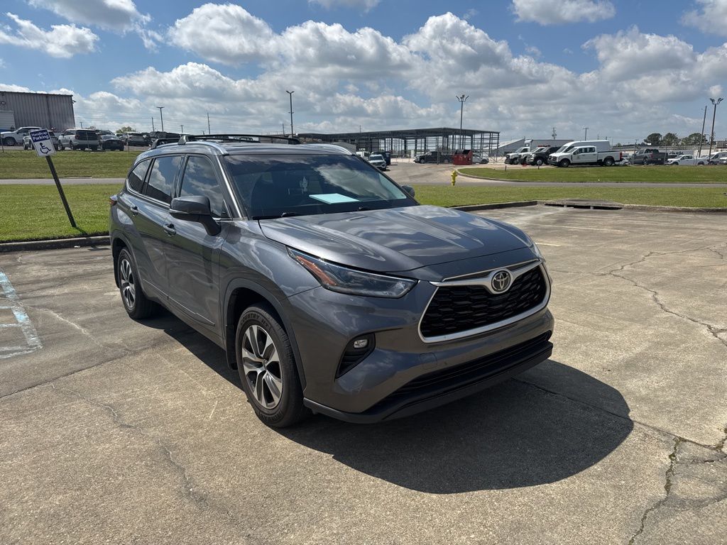 2021 Toyota Highlander XLE FWD