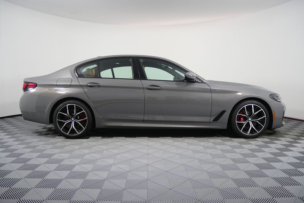 Thumbnail: 2022 BMW 5 Series - 2