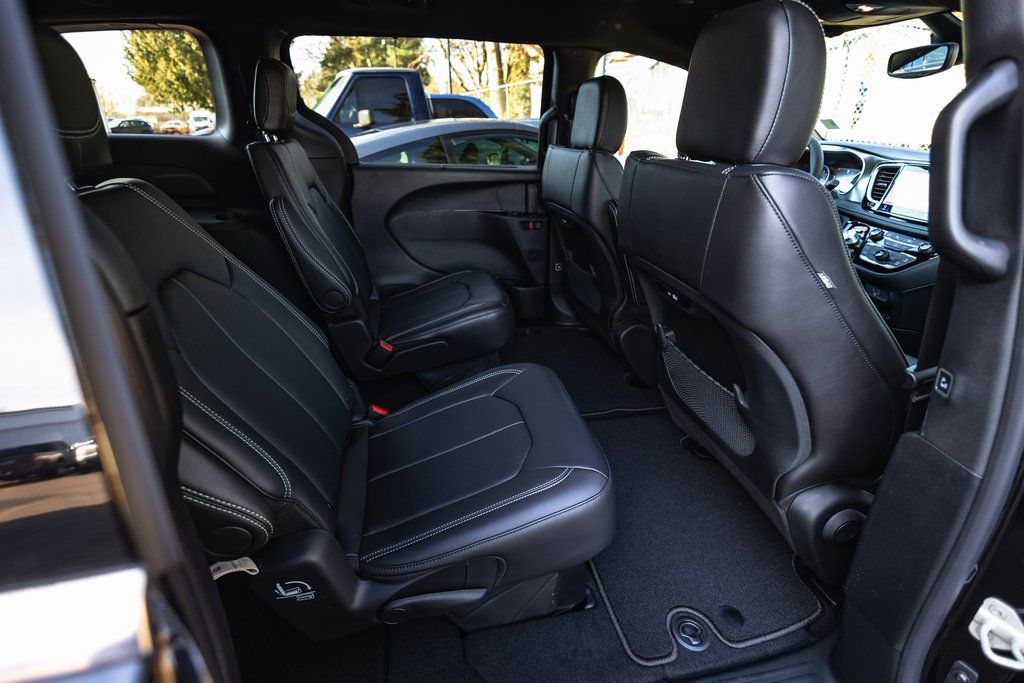 2026 Chrysler Pacifica Select thumbnail 30
