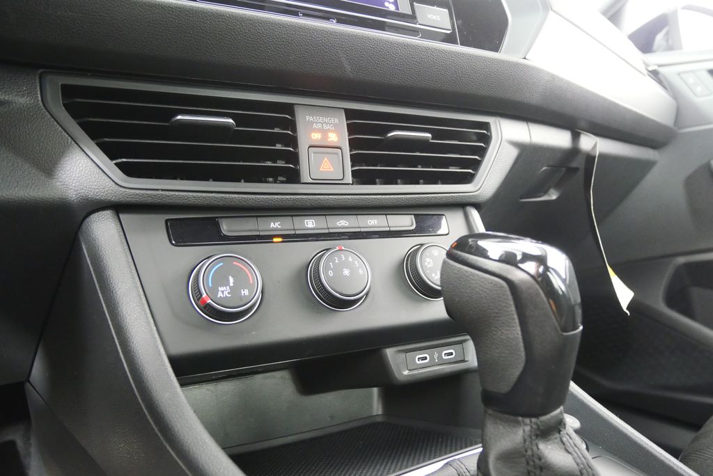 Thumbnail: 2023 Volkswagen Jetta - 25
