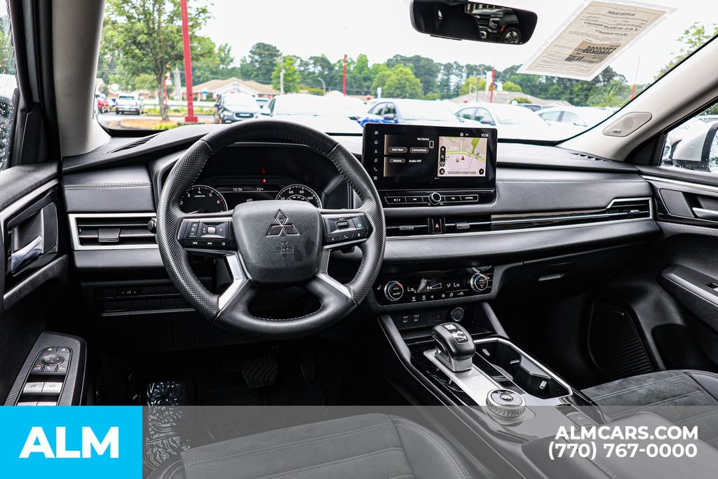 Used 2025 Silver Mitsubishi SE image 30