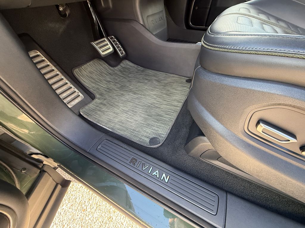 Rivian R1S