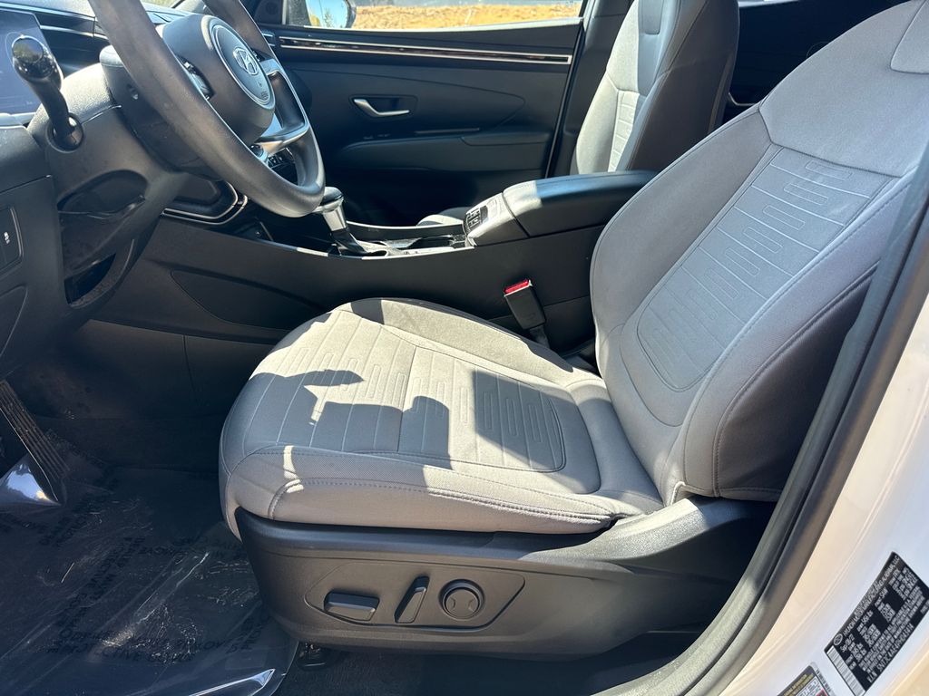 Used 2023 White Hyundai SEL image 9