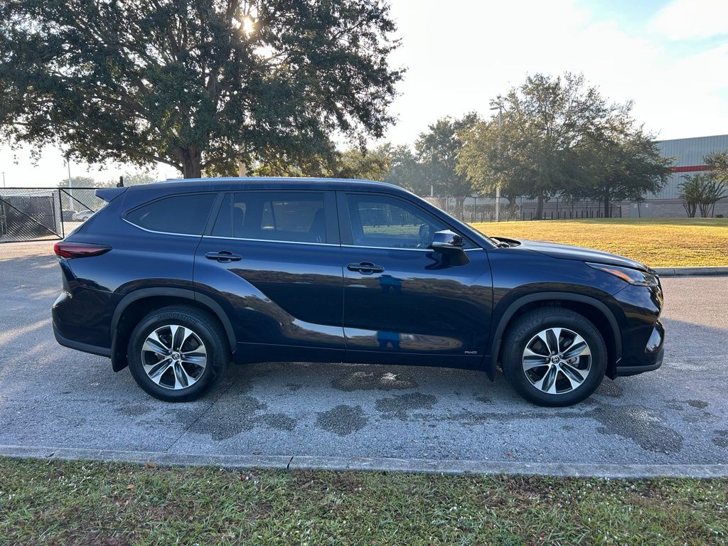 Thumbnail: 2025 Toyota Highlander - 6