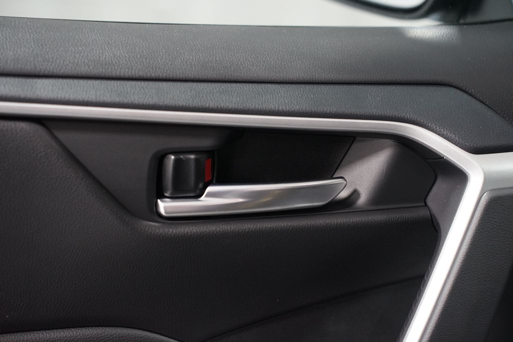 Thumbnail: 2025 Toyota RAV4 - 32