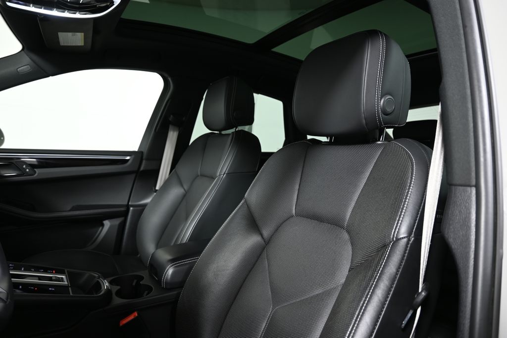 Thumbnail: 2022 Porsche Macan - 15