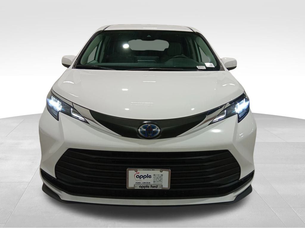 2024 Toyota Sienna LE