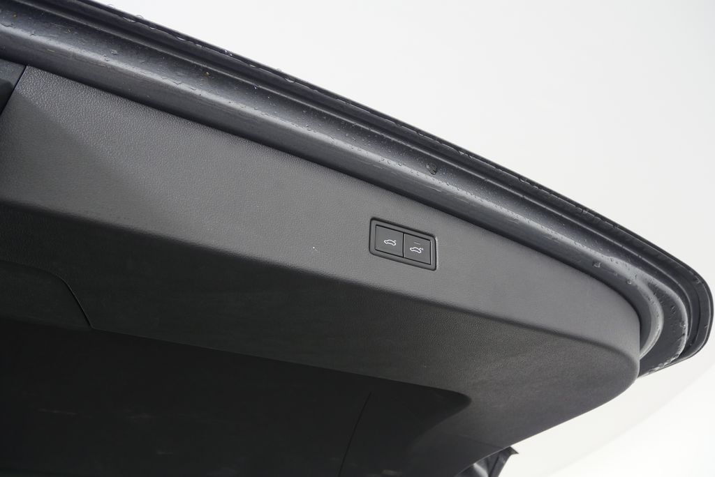 Thumbnail: 2019 Volkswagen Tiguan - 18