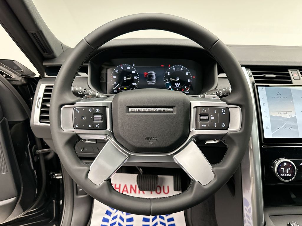 Thumbnail: 2025 Land Rover Discovery - 12