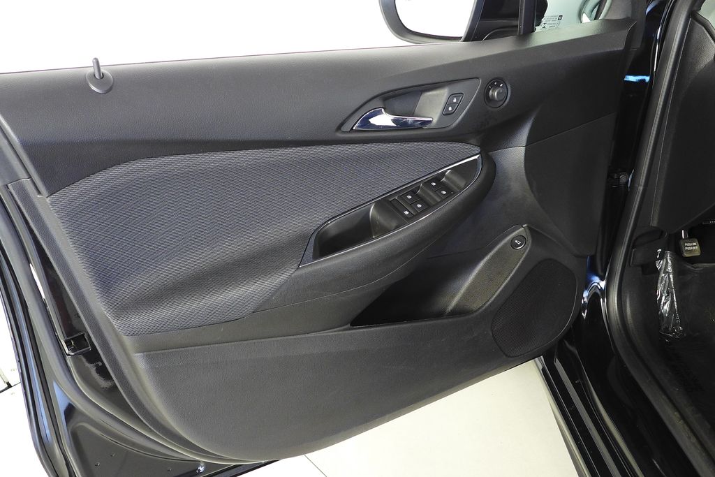 Thumbnail: 2018 Chevrolet Cruze - 11