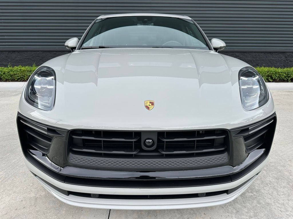 Thumbnail: 2025 Porsche Macan - 7