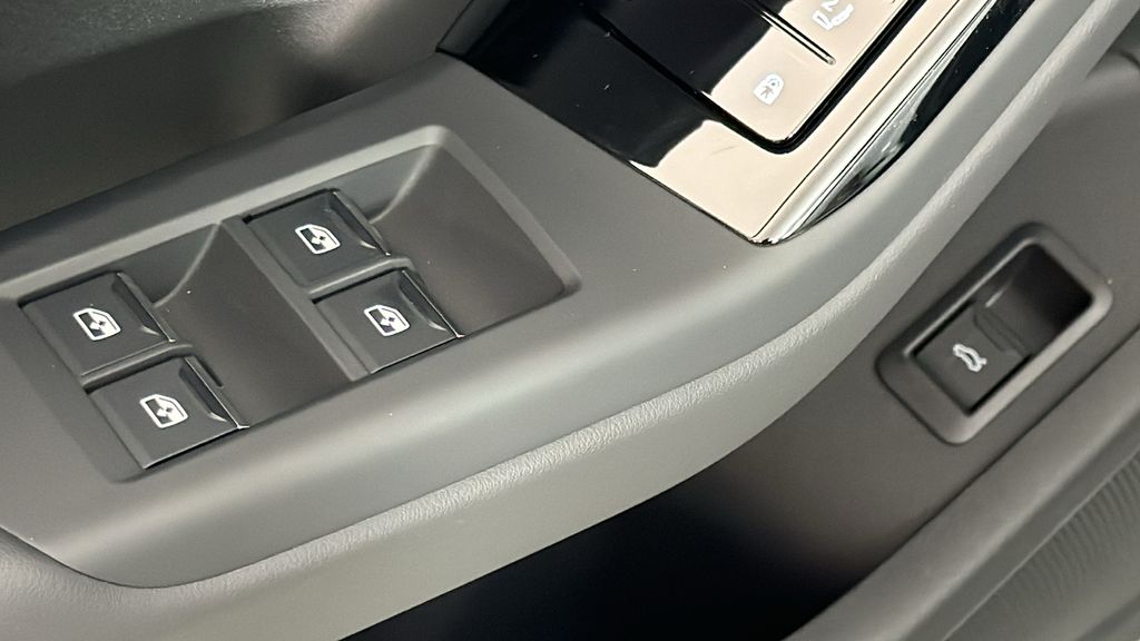 2025 Audi Q6 e-tron Premium 25