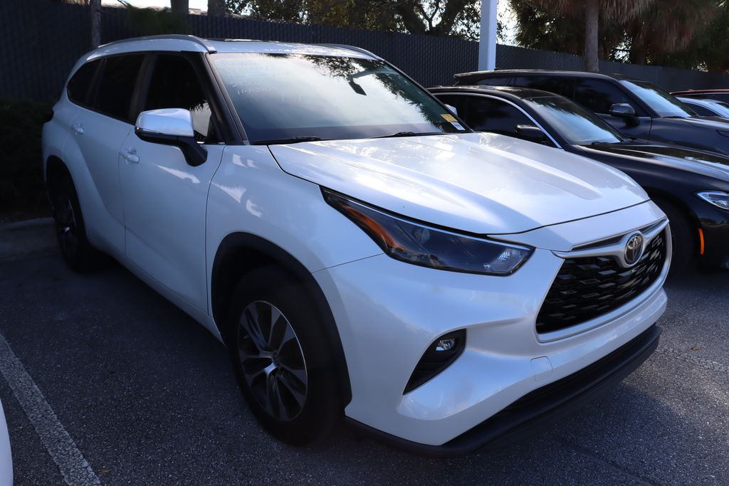 Thumbnail: 2023 Toyota Highlander - 6