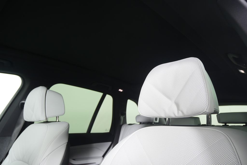 Thumbnail: 2026 BMW X5 - 12