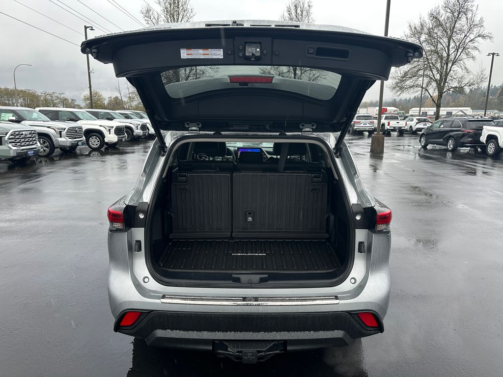 2023 Toyota Highlander Hybrid XLE