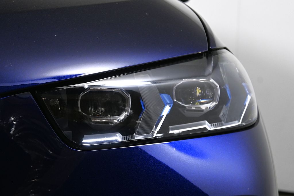 Thumbnail: 2026 BMW X5 - 11