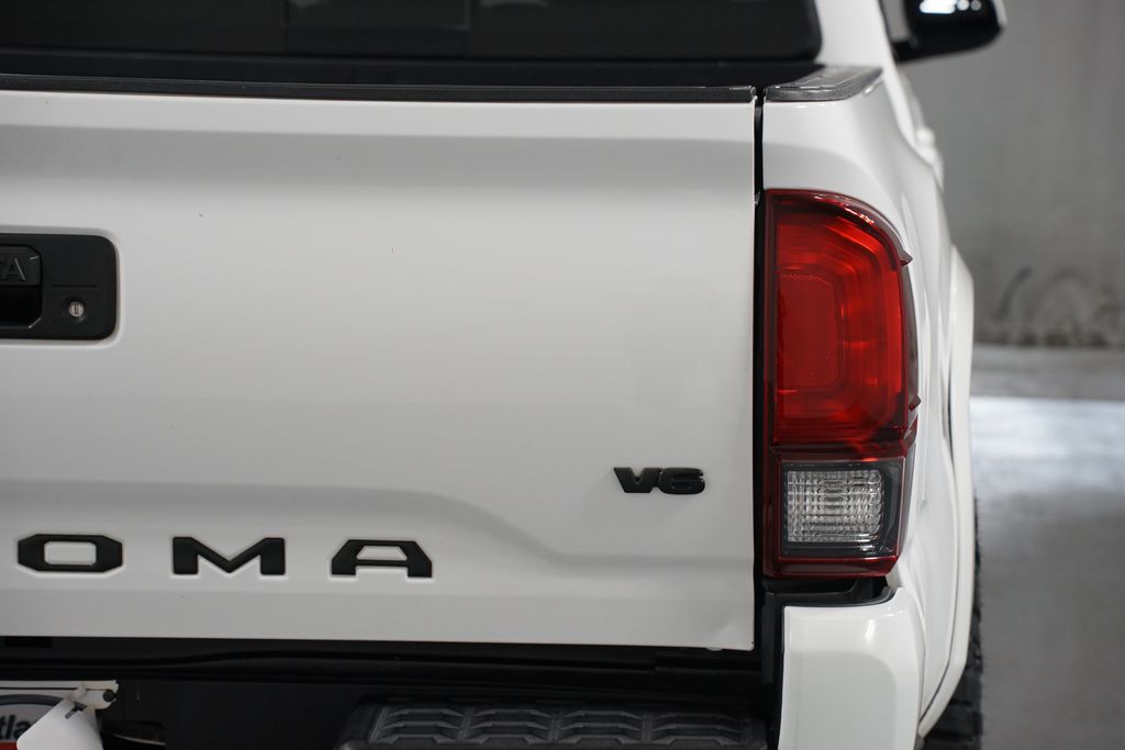 Thumbnail: 2021 Toyota Tacoma - 10