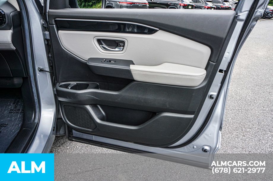 Used 2025 Silver Honda EX-L image 57