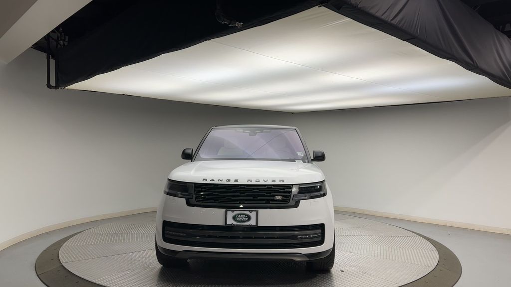 2023 Land Rover Range Rover SE 3