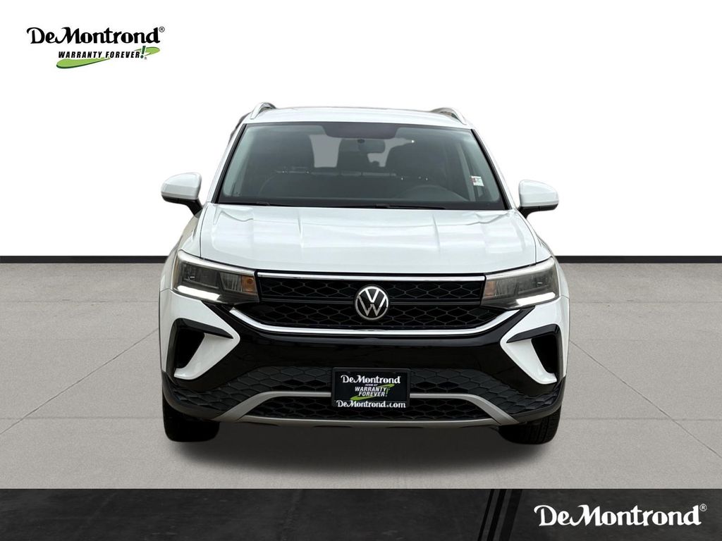 2022 Volkswagen Taos 1.5T SE White at DeMontrond Auto Country