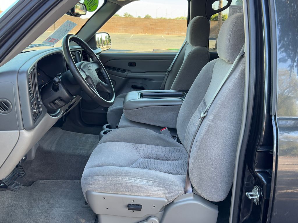 Thumbnail: 2004 Chevrolet Tahoe - 20