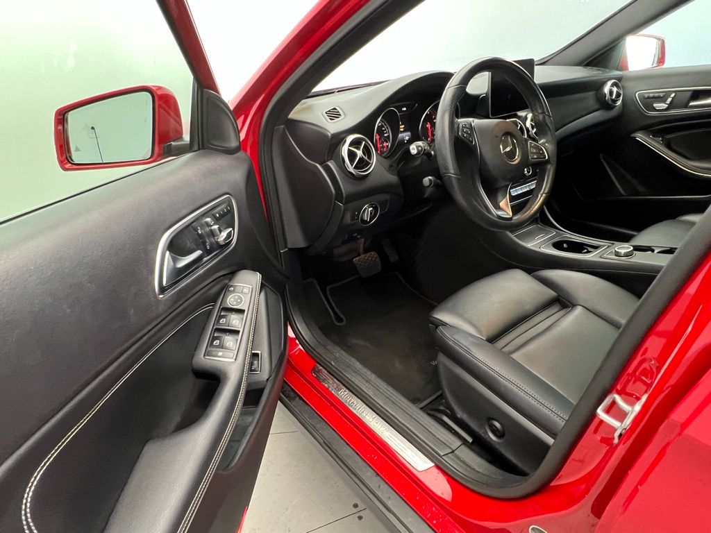Thumbnail: 2019 Mercedes-Benz GLA - 22