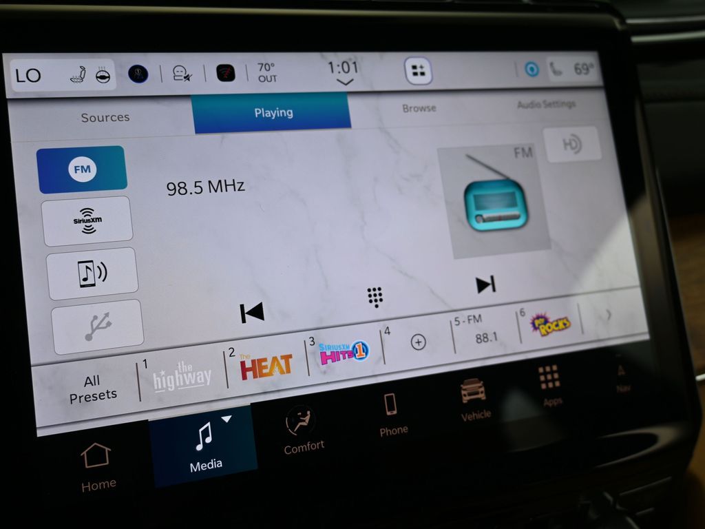 New 2025 Bright White Clearcoat Jeep Summit image 27