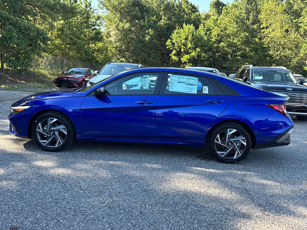 2025 Hyundai Elantra SEL Sport photo 2