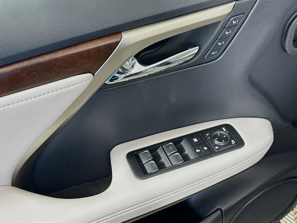 Thumbnail: 2020 Lexus RX - 18